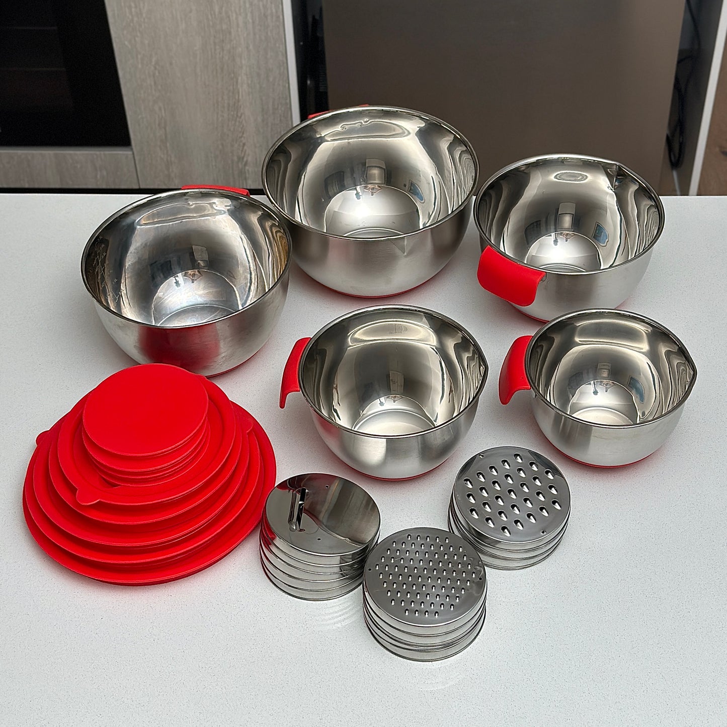 Mixing Bowls Set with Lids and Graters